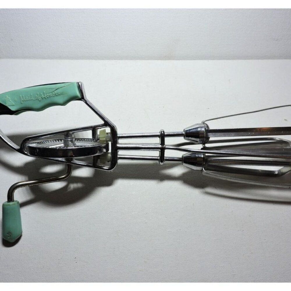 2 Vintage Hand Crank Egg Beaters Ekco Maid Of Honor Kitchen Decor Tools - Picture 2 of 8